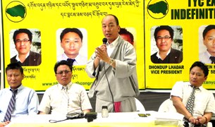 ཀརྟི་དགོན་པར་རྒྱབ་སྐྱོར་དང་རྒྱ་ནག་ལ་ངོ་རྒོལ། ཀརྟི་དགོན་པར་རྒྱབ་སྐྱོར་དང་རྒྱ་ནག་ལ་ངོ་རྒོལ།
