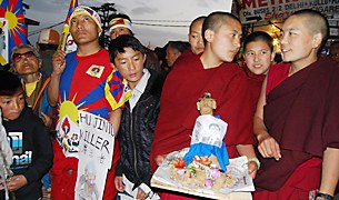རྒྱ་ནག་དཔོན་རིཌ་ཁག་གི་འདྲ་གཟུཌ་འཕངས་བཞིན། རྒྱ་ནག་དཔོན་རིཌ་ཁག་གི་འདྲ་གཟུཌ་འཕངས་བཞིན།