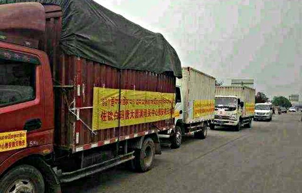 སི་ཁྲོན་གཡག་རྔ་ས་གནས་སུ་བོད་མིས་རོགས་སྐྱོར་བྱེད་བཞིན་པ། སི་ཁྲོན་གཡག་རྔ་ས་གནས་སུ་བོད་མིས་རོགས་སྐྱོར་བྱེད་བཞིན་པ།