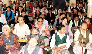 བལ་ཡུལ་བོད་མི་ནས་བོད་དོན་ཆེད་ཞབས་རིམ་བསྒྲུབ་བཞིན་པ། བལ་ཡུལ་བོད་མི་ནས་བོད་དོན་ཆེད་ཞབས་རིམ་བསྒྲུབ་བཞིན་པ།