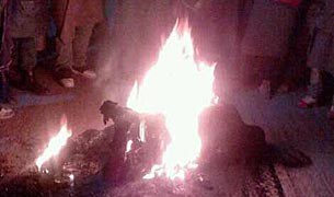 བསང་ཁོག་ཏུ་རང་ལུས་མེ་སྲེག བསང་ཁོག་ཏུ་རང་ལུས་མེ་སྲེག