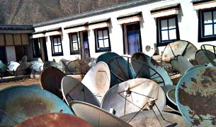 བླ་བྲང་དུ་བརྙན་འཕྲིན་སྡེར་མ་ཕྱིར་བསྡུ། བླ་བྲང་དུ་བརྙན་འཕྲིན་སྡེར་མ་ཕྱིར་བསྡུ།