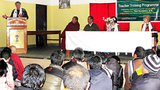 བལ་ཡུལ་དུ་བོད་མིའི་དགེ་རྒན་ཁག་ལ་ཟབ་སྦྱོང་སྤྲོད་བཞིན་པ།
