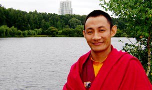༸གོང་ས་མཆོག་བགྲོས་ཡོལ་དུ་ཕེབས་རྒྱུར་བོད་མིའི་བསམ་ཚུལ། ༸གོང་ས་མཆོག་བགྲོས་ཡོལ་དུ་ཕེབས་རྒྱུར་བོད་མིའི་བསམ་ཚུལ།