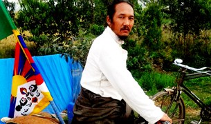 གླིང་ཚ་ཚེ་བརྟན་རྡོ་རྗེ་ནས་ཞི་བའི་གོམ་བགྲོད་གཉིས་པ། གླིང་ཚ་ཚེ་བརྟན་རྡོ་རྗེ་ནས་ཞི་བའི་གོམ་བགྲོད་གཉིས་པ།