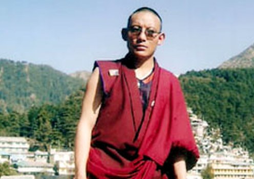 ནི་ནིང་བོད་ཀྱི་རྒྱལ་ས་ལྷ་སའི་དོན་རྐྱེན་ནང་མཉམ་ཞུགས་གནང་མྱོང་མཁན་དགེ་འདུན་པ་བསྟན་པ་དར་རྒྱས་ལགས་ཀྱི་འདྲ་པར།