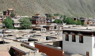 རྒྱལ་མཚན་ནོར་བུ་ལ་བརྟན་བཞུགས་རྫུན་མ་། རྒྱལ་མཚན་ནོར་བུ་ལ་བརྟན་བཞུགས་རྫུན་མ་།