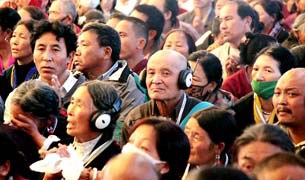 དུས་འཁོར་དབང་ཆེན་དུ་ཕེབས་མཁན་ཁག་ལ་བཅར་འདྲི། དུས་འཁོར་དབང་ཆེན་དུ་ཕེབས་མཁན་ཁག་ལ་བཅར་འདྲི།