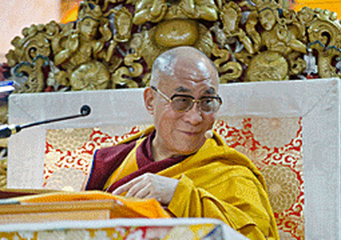 ༸གོང་ས་མཆོག་གིས་ལྷོ་ཤར་ཨེ་ཤེ་ཡ་ཁུལ་གྱི་ནང་པ་གཙོ་བོ་འགྱུར་བའི་དད་ལྡན་ཆོས་ཞུ་བ་རྣམས་ལ་བཀའ་ཆོས་སྩོལ་བཞིན་པ།
