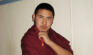 བོད་རིགས་ན་གཞོན་རྩོམ་པ་པོ་འཛིན་བཟུང༌། བོད་རིགས་ན་གཞོན་རྩོམ་པ་པོ་འཛིན་བཟུང༌།