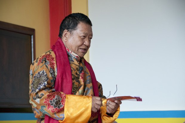 མཆོད་འབུལ་རྒྱ་ཆེ་བྱེད་མི་ཆོག་པའི་དམ་བསྒྲགས།
