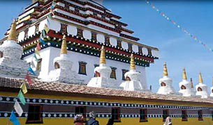 རྒྱ་ནག་གིས་ཀརྟི་དགོན་པའི་དམ་བསྒྲཊ་བྱེད་བཞིན་པ། རྒྱ་ནག་གིས་ཀརྟི་དགོན་པའི་དམ་བསྒྲཊ་བྱེད་བཞིན་པ།