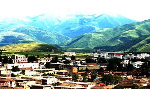 དཀར་མཛེས་ཁུལ་དུ་བོད་མི་བཅུ་གྲངས་ཤིག་འཛིན་བཟུང༌། དཀར་མཛེས་ཁུལ་དུ་བོད་མི་བཅུ་གྲངས་ཤིག་འཛིན་བཟུང༌།