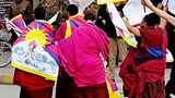 ཁང་དམར་དགོན་པའི་གྲྭ་བ་གཉིས་ནས་ངོ་རྒོལ།