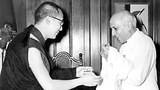 ༸གོང་ས་མཆོག་བཞུགས་སྒར་དུ་ཞབས་སོར་འཁོད་ལུགས།
