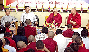 ས་ར་བོད་ཀྱི་མཐོ་སློབ་ཏུ་ཤེས་ཡོན་ཐོག་བགྲོ་གླེང༌། ས་ར་བོད་ཀྱི་མཐོ་སློབ་ཏུ་ཤེས་ཡོན་ཐོག་བགྲོ་གླེང༌།