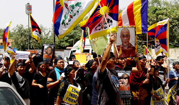 ལྡི་ལི་རུ་བོད་མི་བཞི་འཛིན་བཟུང༌། ལྡི་ལི་རུ་བོད་མི་བཞི་འཛིན་བཟུང༌།