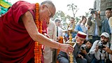 ཀང་ར་རྒྱལ་པོའི་མཚན་ཐོག་ཏུ་འགྲེམས་སྟོན་ཁང༌།