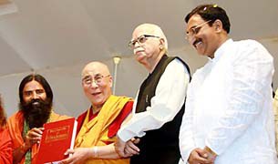 ༸གོང་ས་མཆོག་ནས་རྒྱ་གར་བྱང་ཕྱོཊ་སུ་མཛད་འཕྲིན། ༸གོང་ས་མཆོག་ནས་རྒྱ་གར་བྱང་ཕྱོཊ་སུ་མཛད་འཕྲིན།