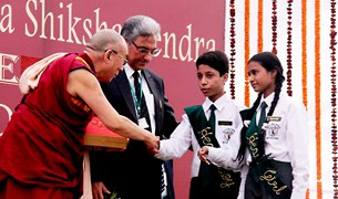 རྒྱ་གར་སློབ་ཕྲུག་ཚོར་བཀའ་སློབ། རྒྱ་གར་སློབ་ཕྲུག་ཚོར་བཀའ་སློབ།