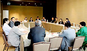 སུའི་ཡིས྄་ནང་རྒྱལ་སྤྱིའི་རྒྱ་བོད་ལྷན་ཚོགས་བསྐོང་ཚོཊ་གནང་བ། སུའི་ཡིས྄་ནང་རྒྱལ་སྤྱིའི་རྒྱ་བོད་ལྷན་ཚོགས་བསྐོང་ཚོཊ་གནང་བ།