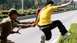 རྒྱ་ནག་ཉེན་རྟོག་པས་བོད་མི་ཁག་ཅིག་འཛིན་བཟུང་བྱས་པ།