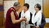 ཨ་རི་སྲིད་འཛིན་གྱི་སློབ་སྟོན་པ་བཞུགས་སྒར་དུ་ཕེབས་ཡོད་པ།