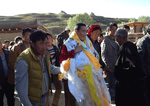 ལོ་གཉིས་དང་ཟླ་བ་བཞི་ཙམ་བཙོན་འཇུག་རྗེས་བསོད་ནམས་ཆོས་རྒྱལ་གློད་བཀྲོལ་བཏང་བའི་གནས་ཚུལ།