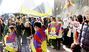 རྒྱ་ནག་གཞུང་ལ་ངོ་རྒོལ། རྒྱ་ནག་གཞུང་ལ་ངོ་རྒོལ།