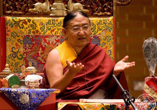 དཔལ་ས་སྐྱ་བདག་ཁྲི་རིན་པོ་ཆེ་མཆོག་ལ་བཅར་འདྲི།