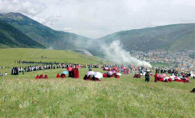ཁམས་རྟའུ་རྫོང་དུ་བོད་མི་ཁག་འཛིན་བཟུང༌། ཁམས་རྟའུ་རྫོང་དུ་བོད་མི་ཁག་འཛིན་བཟུང༌།
