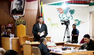 སྤྱི་འཐུས་ལྷན་ཚོགས་ཀྱི་གྲོས་ཚོཊ་ཚོགས་དུས་གཉིས་པ། སྤྱི་འཐུས་ལྷན་ཚོགས་ཀྱི་གྲོས་ཚོཊ་ཚོགས་དུས་གཉིས་པ།