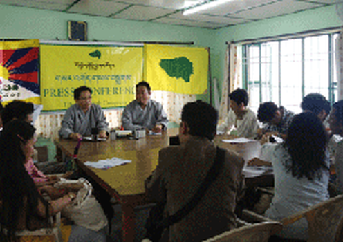 རྒྱ་གཞུང་གིས་བོད་ཀྱི་བླ་སྤྲུལ་ངོས་འཛིན་ཞུ་ཕྱོགས་ཐད་ཡིག་ཆ་གཏན་འབེབས་བྱས་པར་གཞོན་ནུ་ཡིས་ངོས་ལེན་མེད་པའི་ལེན་འདེབས་བྱས་པ།