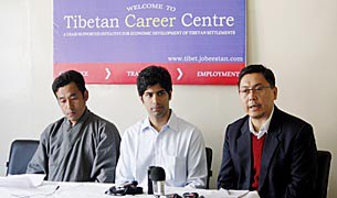 བོད་མིའི་མདུན་ལམ་སློབ་སྟོན་ལྟེ་གནས་ཁང་། བོད་མིའི་མདུན་ལམ་སློབ་སྟོན་ལྟེ་གནས་ཁང་།