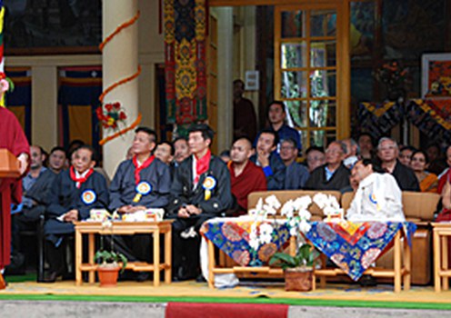  བོད་མིའི་སྒྲིག་འཛུགས་ངོས་ནས་༸གོང་ས་མཆོག་དགུངས་གྲངས་༧༧ལ་ཕེབས་པའི་སྐུའི་འཁྲུངས་སྐར་སྲུང་བརྩི་གཟབ་རྒྱས་ཞུས་པ།