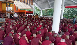 བཙན་བྱོལ་ནང་གི་བཙུན་དགོན་ཁག་གི་འཇང་དགུན་ཆོས་ཐེངས་བཅུ་དགུ་པ། བཙན་བྱོལ་ནང་གི་བཙུན་དགོན་ཁག་གི་འཇང་དགུན་ཆོས་ཐེངས་བཅུ་དགུ་པ།