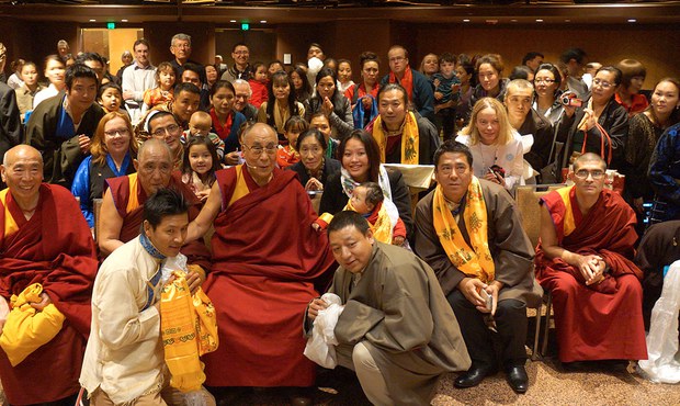 གྲོང་ཁྱེར་ཨེའི་ཌེ་ལེཌ་རུ་ཆིབས་བསྒྱུར།