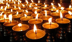 རེབ་གོང་དུ་དེ་རིང་སླར་ཡང་རང་སྲེག རེབ་གོང་དུ་དེ་རིང་སླར་ཡང་རང་སྲེག
