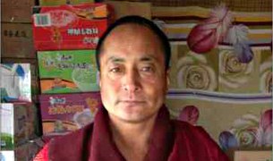 དགེ་འདུན་པ་གཉིས་གློད་བཀྲོལ་བཏང་ཡོད་པ། དགེ་འདུན་པ་གཉིས་གློད་བཀྲོལ་བཏང་ཡོད་པ།