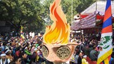 བདེན་པའི་མེ་ལྕེ་སྐོར་བསྐྱོད་ལ་ཕྱི་མིག་བལྟས་པ།