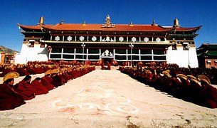 རྩ་མེད་དུ་འགྲོ་ལ་ཉེ་བའི་ཆག་སྒོ་ཕོག་པའི་ཀིརྟི་དགོན་པ། རྩ་མེད་དུ་འགྲོ་ལ་ཉེ་བའི་ཆག་སྒོ་ཕོག་པའི་ཀིརྟི་དགོན་པ།