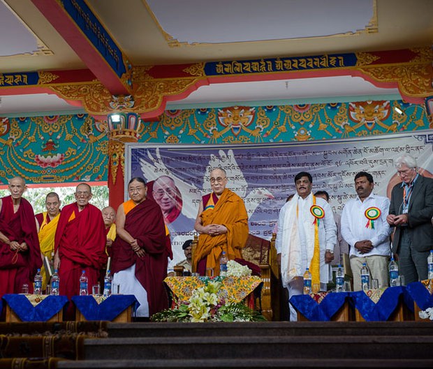 ནོ་སྦེལ་གཟེངས་རྟགས་ཕུལ་ནས་ལོ་༢༦འཁོར་བ། ནོ་སྦེལ་གཟེངས་རྟགས་ཕུལ་ནས་ལོ་༢༦འཁོར་བ།
