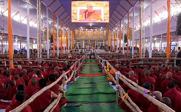 དཔལ་དུས་ཀྱི་འཁོར་ལོའི་དབང་ཆེན་ཐེངས་གསུམ་བཅུ་སོ་བཞི་པ་དབུ་བཙུགས། དཔལ་དུས་ཀྱི་འཁོར་ལོའི་དབང་ཆེན་ཐེངས་གསུམ་བཅུ་སོ་བཞི་པ་དབུ་བཙུགས།