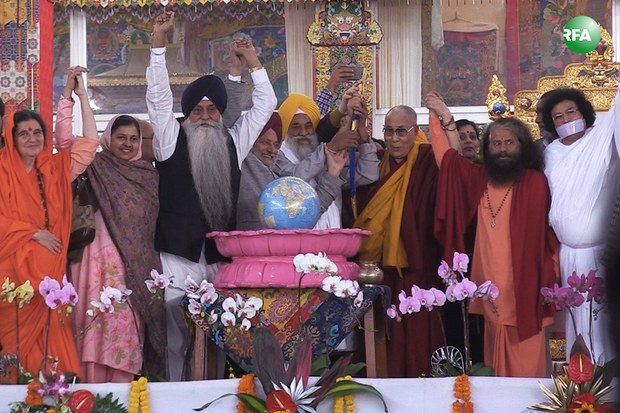༧གོང་ས་མཆོག་དབུ་བཞུགས་ཐོག་ཆོས་ལུགས་འཆམ་མཐུན་ཆེད་རྒྱ་གར་ནང་ཡོད་པའི་ཆོས་ལུགས་ཆེ་ཁག་གི་དབུ་ཁྲིད་རྡོ་རྗེ་གདན་དུ་ལྷན་འཛོམས་གནང་སྐབས། ༢༠༡༧།༡།༦ ༧གོང་ས་མཆོག་དབུ་བཞུགས་ཐོག་ཆོས་ལུགས་འཆམ་མཐུན་ཆེད་རྒྱ་གར་ནང་ཡོད་པའི་ཆོས་ལུགས་ཆེ་ཁག་གི་དབུ་ཁྲིད་རྡོ་རྗེ་གདན་དུ་ལྷན་འཛོམས་གནང་སྐབས། ༢༠༡༧།༡།༦
