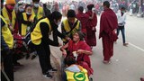 གཞོན་ནུ་ལྷན་ཚོགས་ཀྱིས་ཆོས་ཞུ་བ་ཚོར་ཞབས་ཞུའི་ལས་དོན་སྤེལ་གནང་བ།