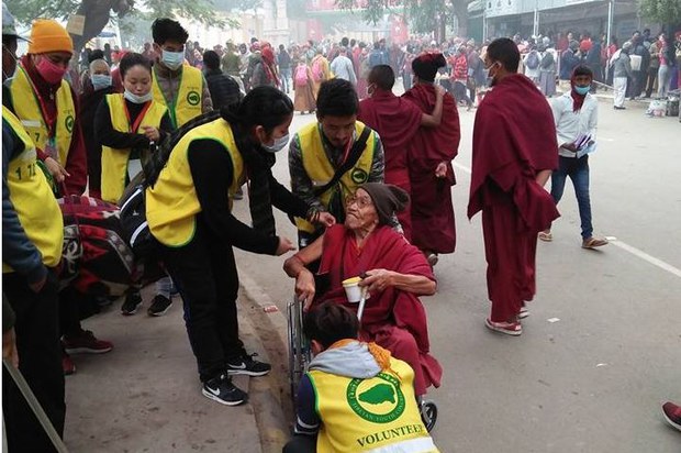 གཞོན་ནུ་ལྷན་ཚོགས་ཀྱིས་ཆོས་ཞུ་བ་ཚོར་ཞབས་ཞུའི་ལས་དོན་སྤེལ་གནང་བ།