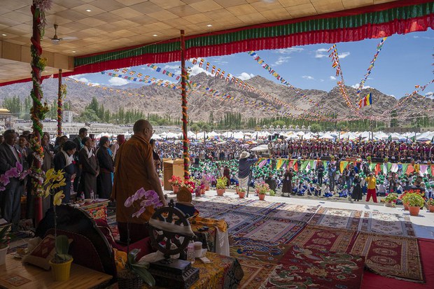 འཛམ་གླིང་ནང་དྲང་བདེན་དང་འཚེ་བ་མེད་པ་ཡོང་ཐབས་སུ་མི་སྒེར་སོ་སོར་ལས་འགན་ཡོད།