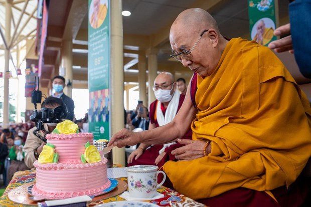 ༧རྒྱལ་བའི་འཁྲུངས་སྐར་ལ་བཀའ་སློབ་དང་དགའ་སྟོན།