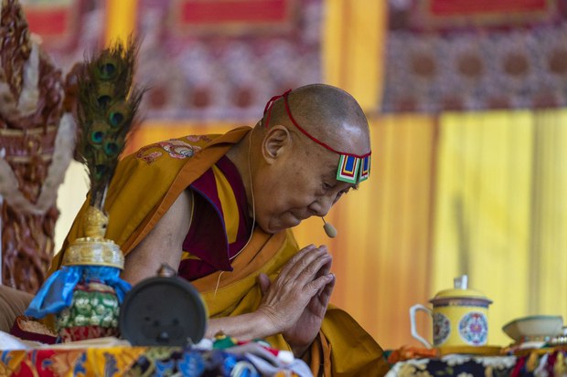 ༧གོང་ས་མཆོག་ནས་སྤྱན་རས་གཟིགས་འཇིག་རྟེན་དབང་ཕྱུག་གི་བཀའ་དབང་སྩལ་གནང་མཛད་པ། ༧གོང་ས་མཆོག་ནས་སྤྱན་རས་གཟིགས་འཇིག་རྟེན་དབང་ཕྱུག་གི་བཀའ་དབང་སྩལ་གནང་མཛད་པ།