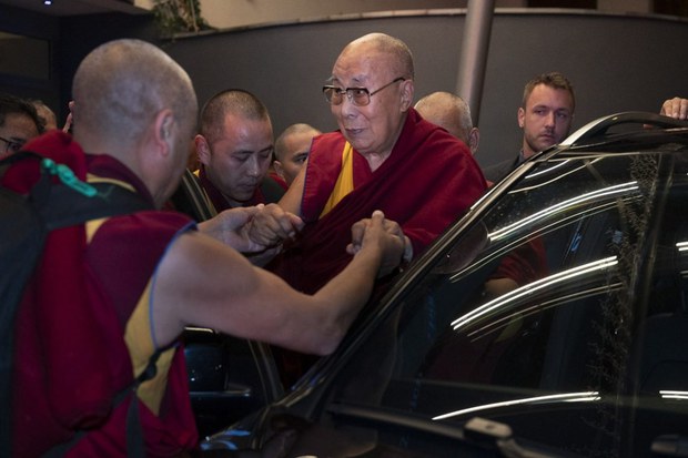 སྤྱི་ནོར་༸གོང་ས་༸སྐྱབས་མགོན་ཆེན་པོ་མཆོག་རྒྱ་གར་རྒྱལ་ས་ལྡི་ལིར་ཞབས་སོར་བདེ་བར་འཁོད་པ།